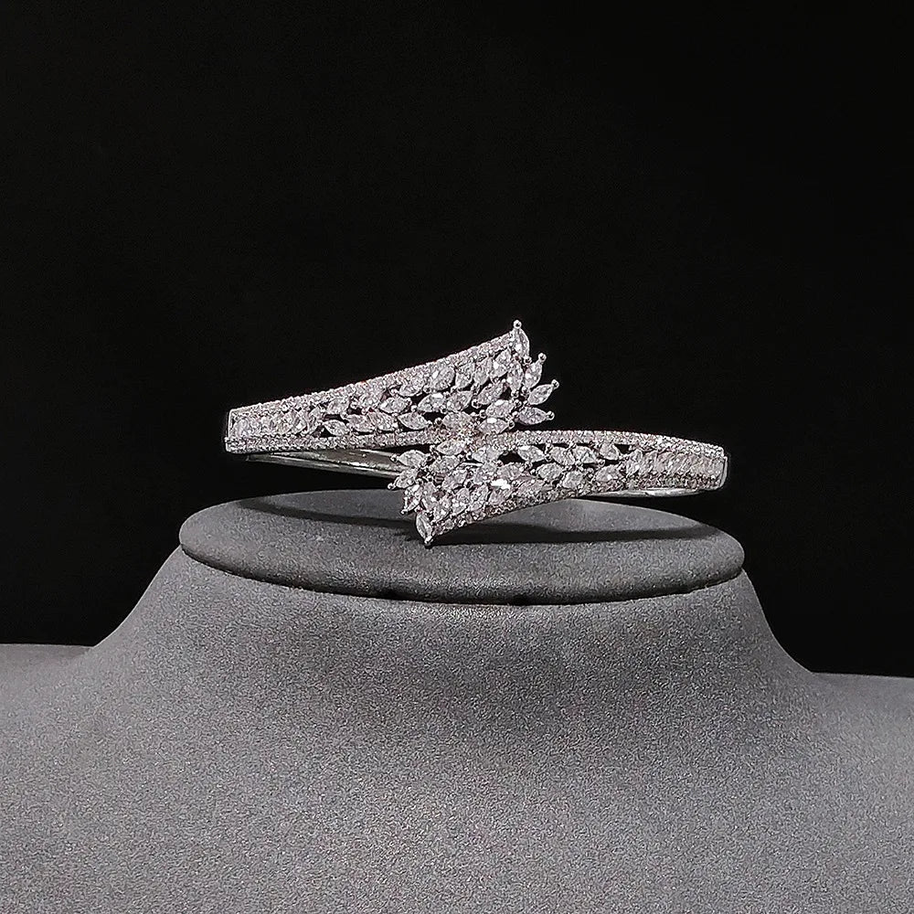 Leaf Shaped Zircon Inlaid High-end Fashionable Open Bracelet Simple And Elegant Suitable For Daily Use