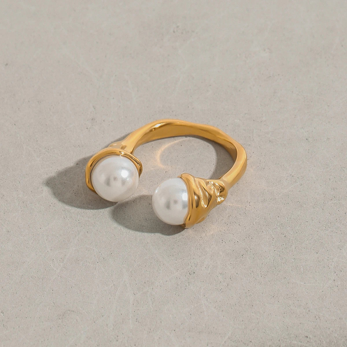 Uworld 18K Gold Color Plated Stainless Steel Flower Pearl Ring Irregular Opposite Sex Pearls Stackable Ring Women's Jewelry Part
