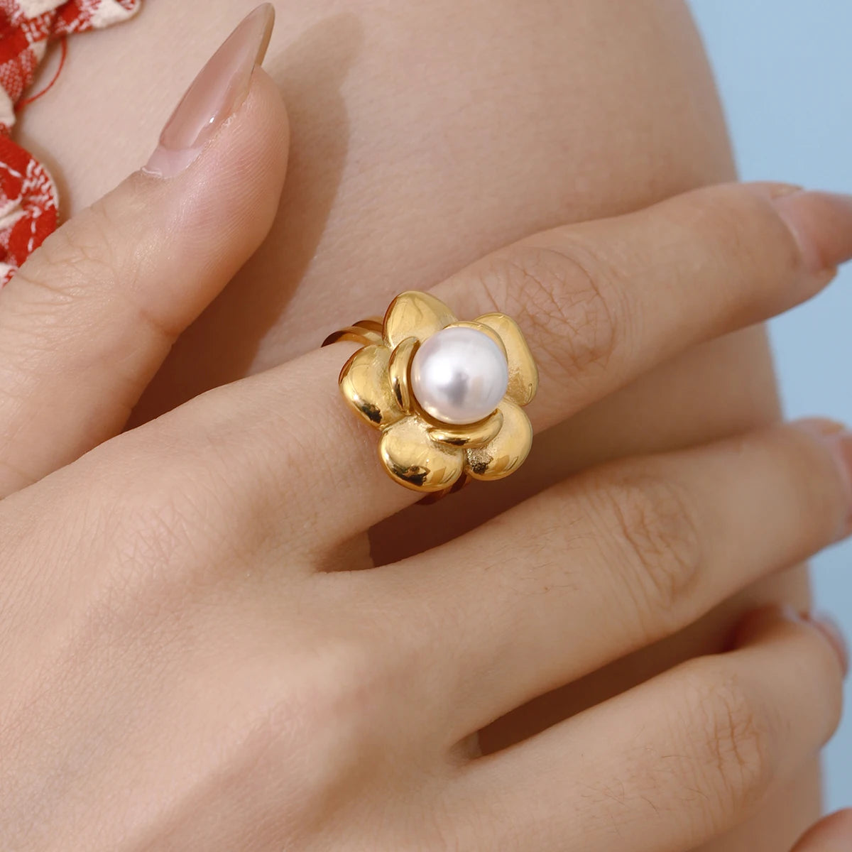 Uworld 18K Gold Color Plated Stainless Steel Flower Pearl Ring Irregular Opposite Sex Pearls Stackable Ring Women's Jewelry Part