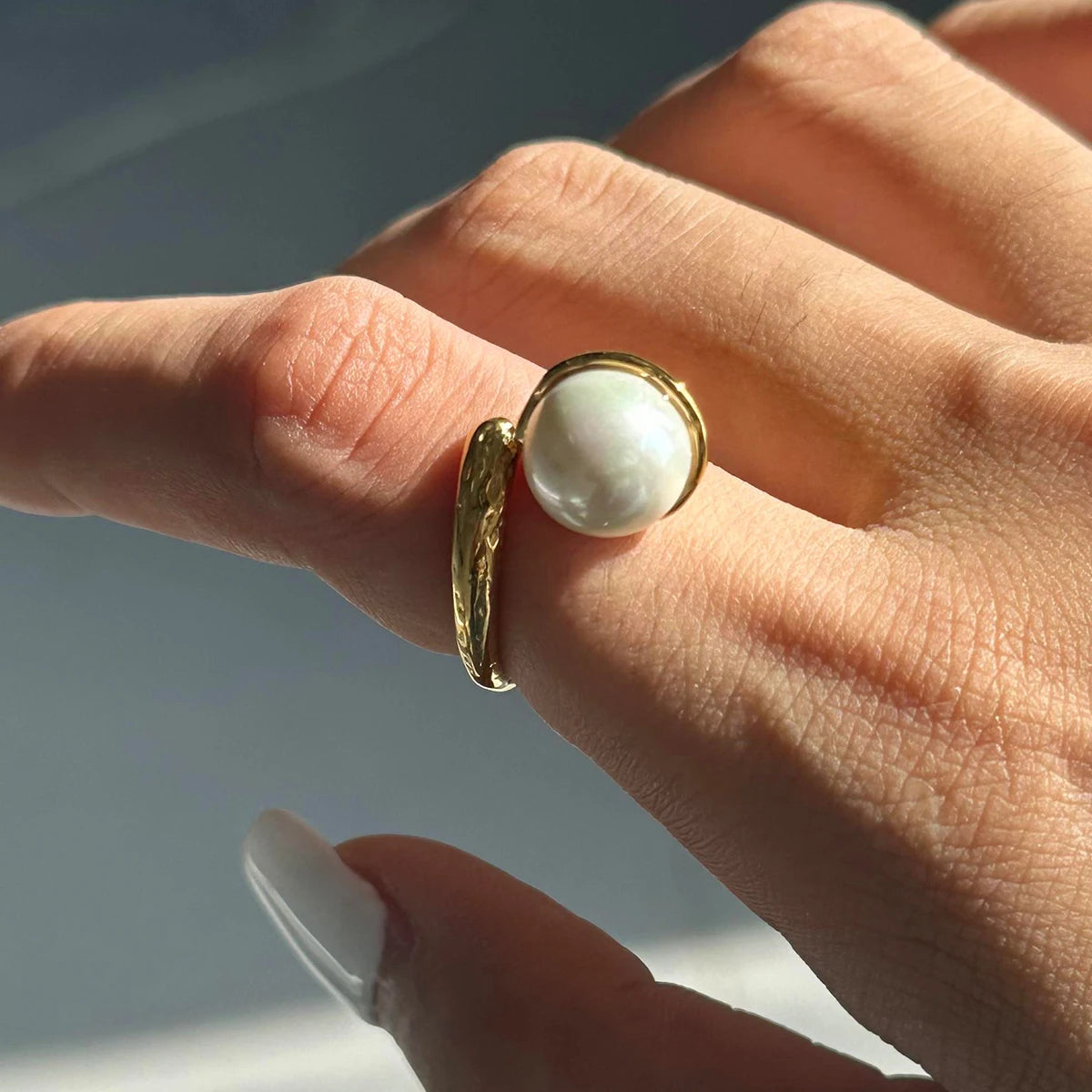 Uworld 18K Gold Color Plated Stainless Steel Flower Pearl Ring Irregular Opposite Sex Pearls Stackable Ring Women's Jewelry Part