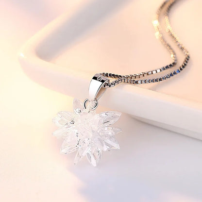 Fashion Shiny Crystal Ice Flower Platinum Plated Ladies Pendant Necklace Female Box Chain Jewelry Women Christmas Gift