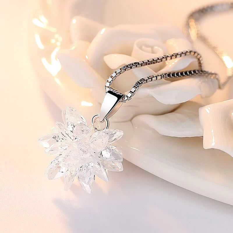 Fashion Shiny Crystal Ice Flower Platinum Plated Ladies Pendant Necklace Female Box Chain Jewelry Women Christmas Gift