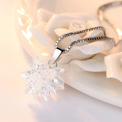 Fashion Shiny Crystal Ice Flower Platinum Plated Ladies Pendant Necklace Female Box Chain Jewelry Women Christmas Gift