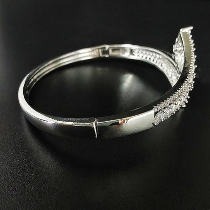 Leaf Shaped Zircon Inlaid High-end Fashionable Open Bracelet Simple And Elegant Suitable For Daily Use