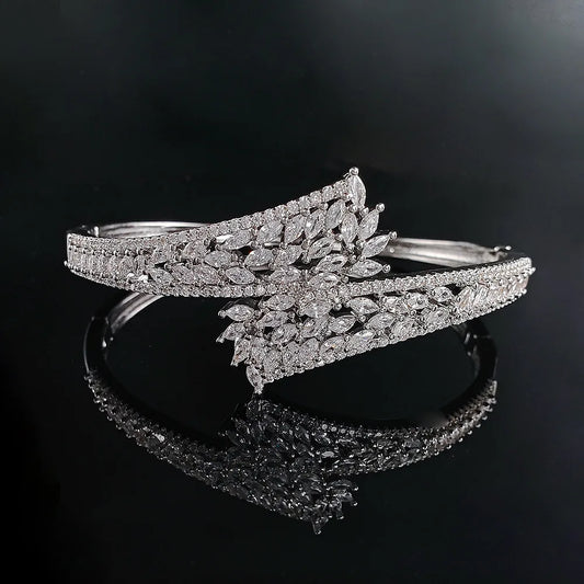 Leaf Shaped Zircon Inlaid High-end Fashionable Open Bracelet Simple And Elegant Suitable For Daily Use