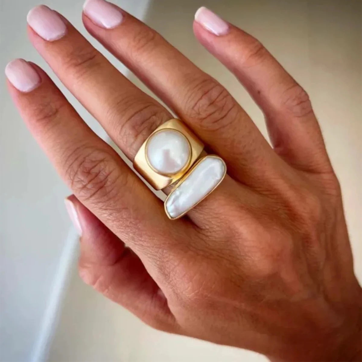 Uworld 18K Gold Color Plated Stainless Steel Flower Pearl Ring Irregular Opposite Sex Pearls Stackable Ring Women's Jewelry Part