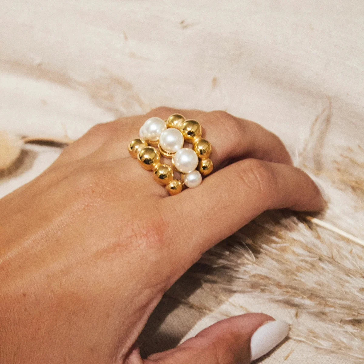 Uworld 18K Gold Color Plated Stainless Steel Flower Pearl Ring Irregular Opposite Sex Pearls Stackable Ring Women's Jewelry Part