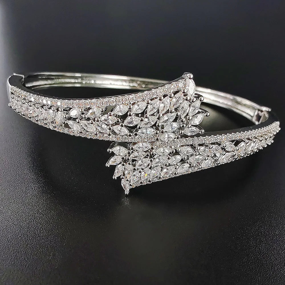 Leaf Shaped Zircon Inlaid High-end Fashionable Open Bracelet Simple And Elegant Suitable For Daily Use